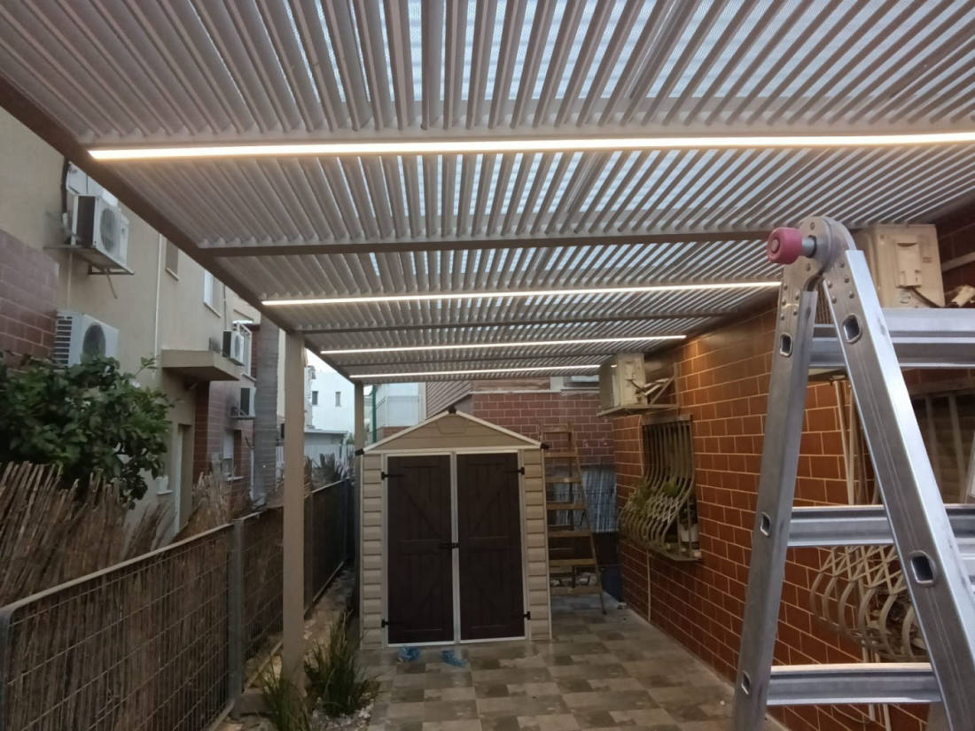פתרון הצללה מאלומיניום עם תאורת LED · פרויקט של אביאל