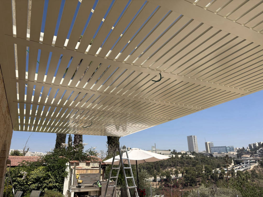 פרגולה תלויה ללא עמודים · פרויקט של אביאל