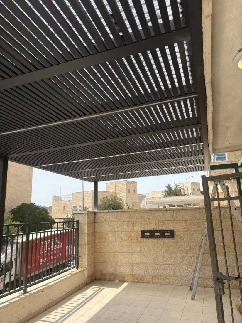 מבנה הצללה מאלומיניום · פרויקט של אביאל